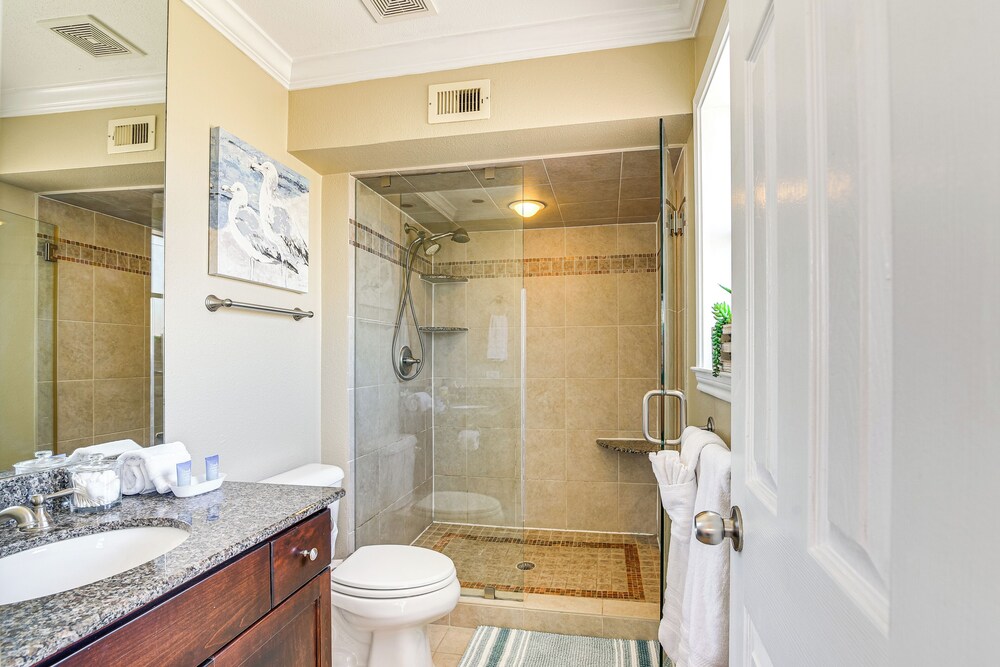 Walking Distance to Babe's Beach: Condo w/ Balcony