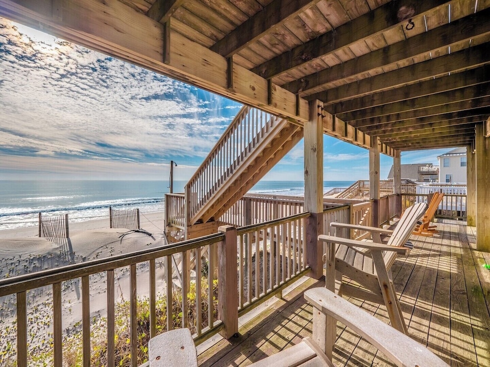 Sunflower Beach House by Topsail Realty