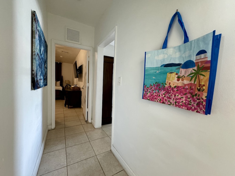 Miami Vacation Home 4 bedroom Parking.