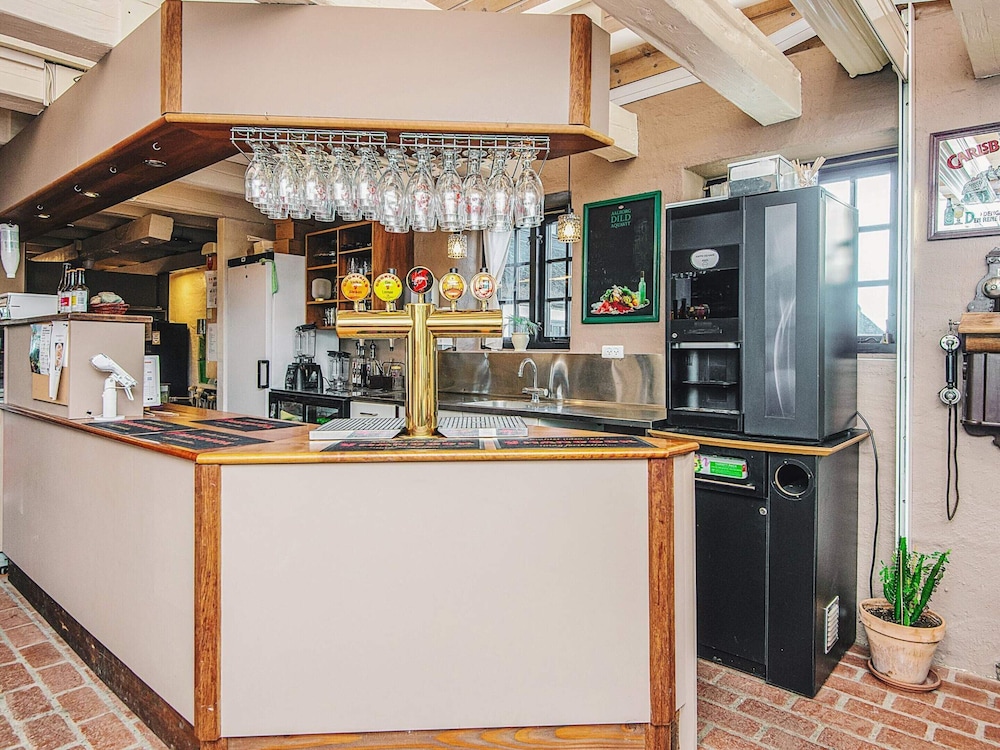 5 Person Relaxing Holiday Park Home in Ronde