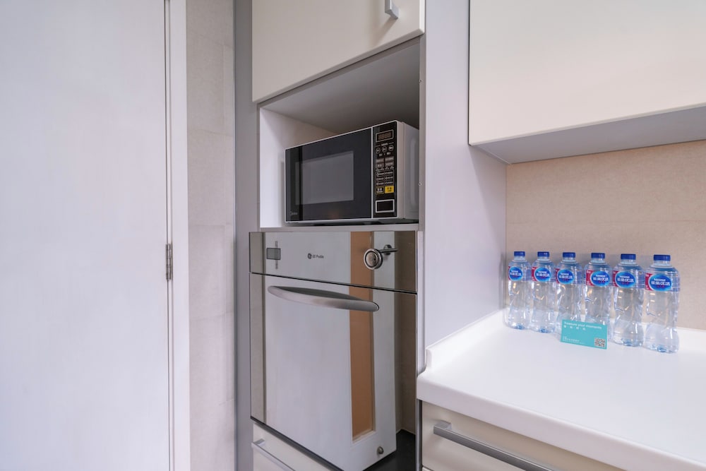 Tyms 3BR 2BA Apt Near Metro