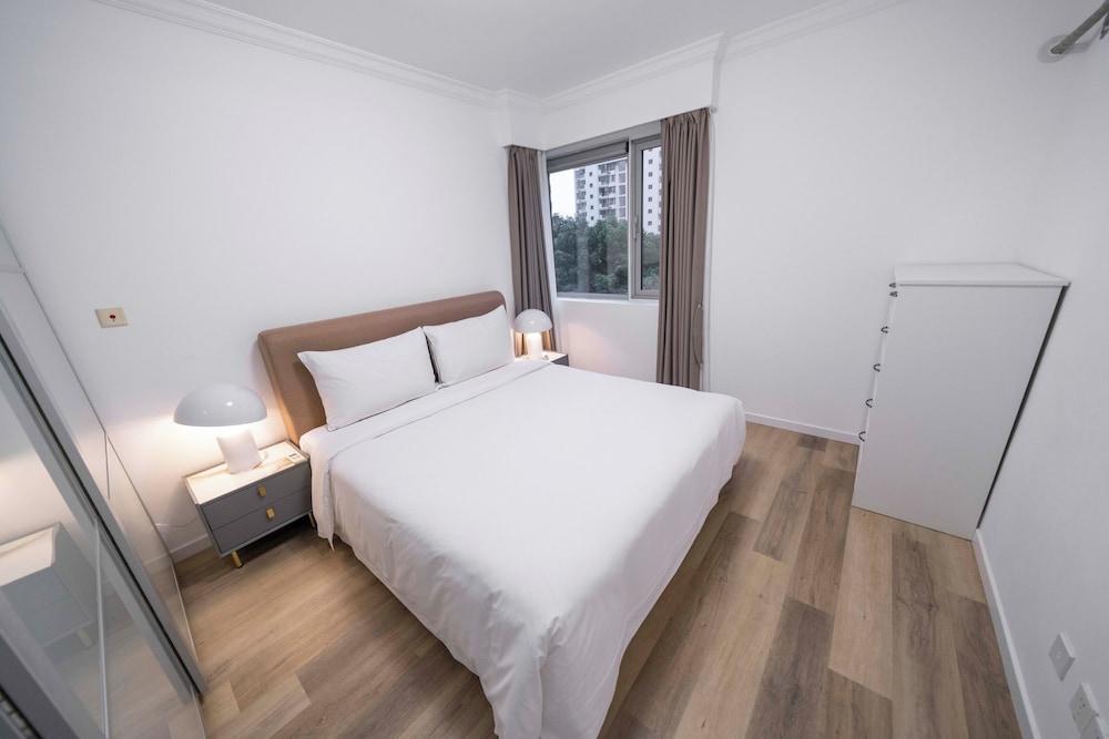 Tyms Elegant 4BR 2BA APT Changning