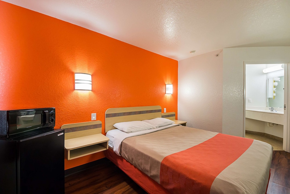 Motel 6 San Antonio, TX - Sea World North