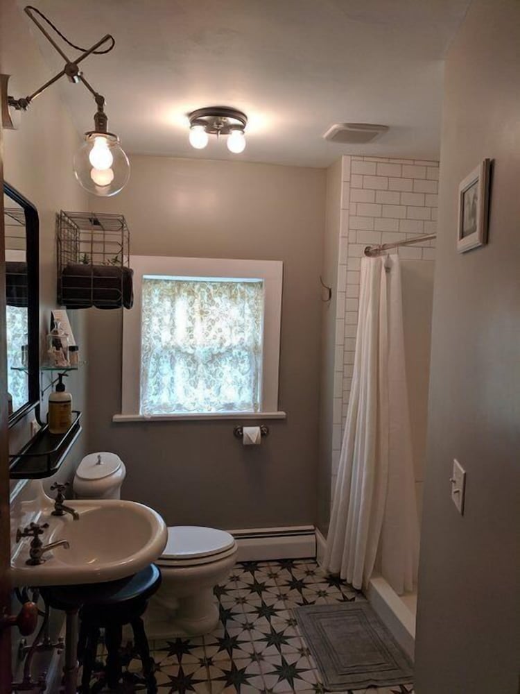 Burdett House Bed & Breakfast
