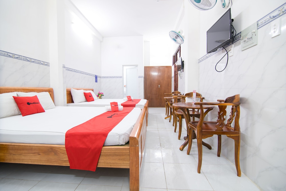 RedDoorz near Bau Cat Residence