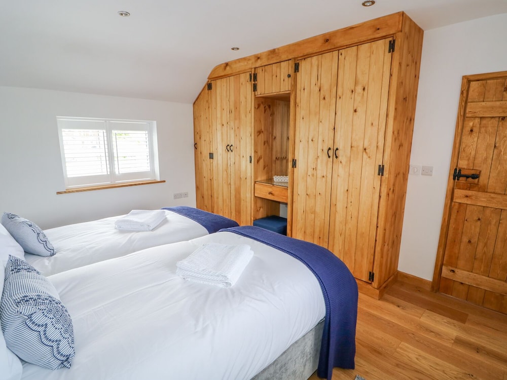 Duck Pond Cottage view 4
