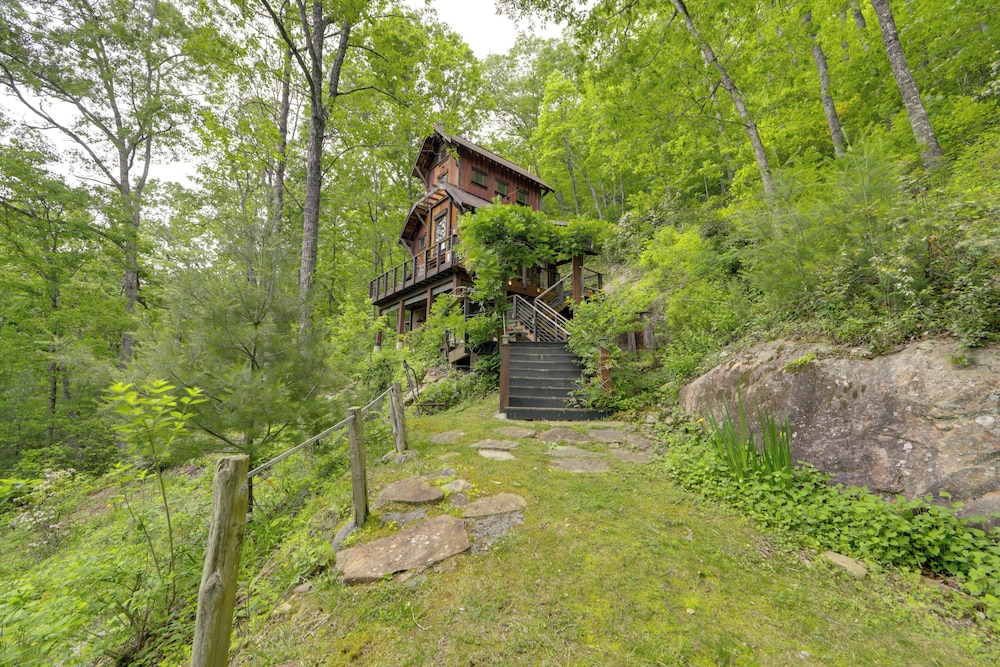 Waterfall Views - 'blue Ghost' Cabin in Cullowhee!