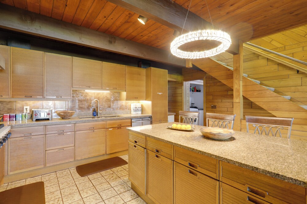 Waterfront Barrington Estate With Hot Tub!