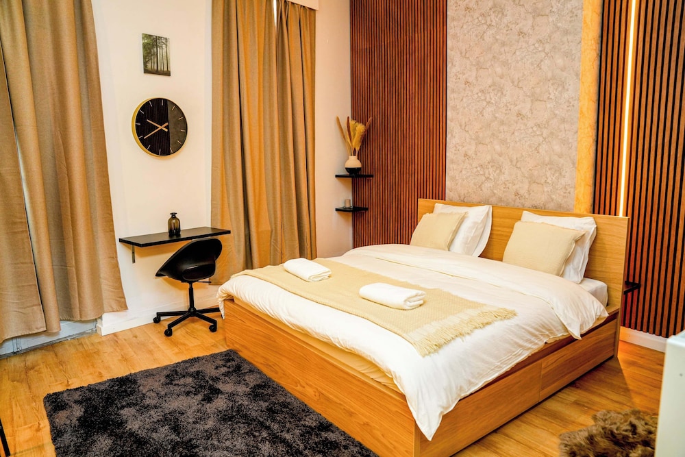Comfy 5BR Apartment in Heart of Ghent