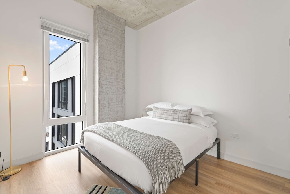 Family-friendly 4BR in Lincoln Park Safe Area