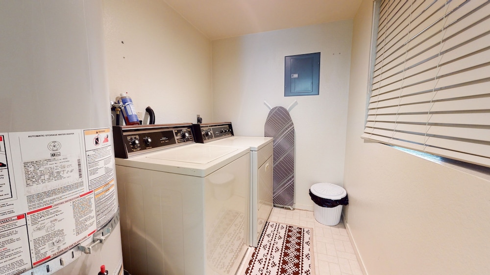 Bridges 105 Pet-Friendly. Ski-in Ski-out Condo with Beautiful Mountain Views and Private Washer Dryer by RedAwning