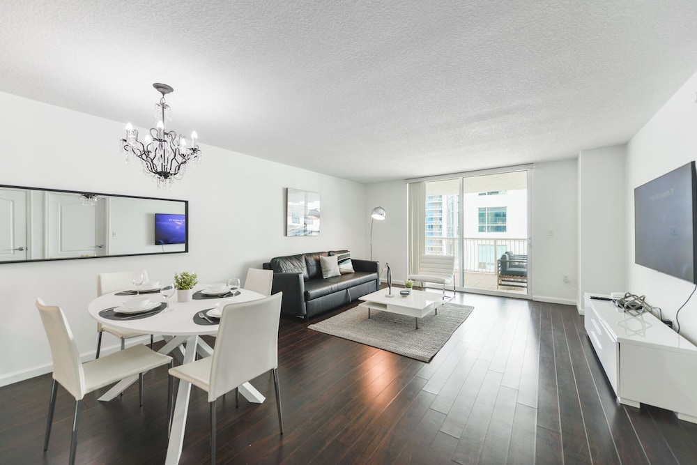 Sky High 31st Floor Condo W Parking