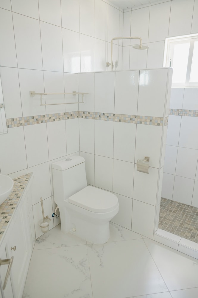 Spacious 4-bedroom Apartment 2 km From Eagle Beach - Dream Suites Aruba