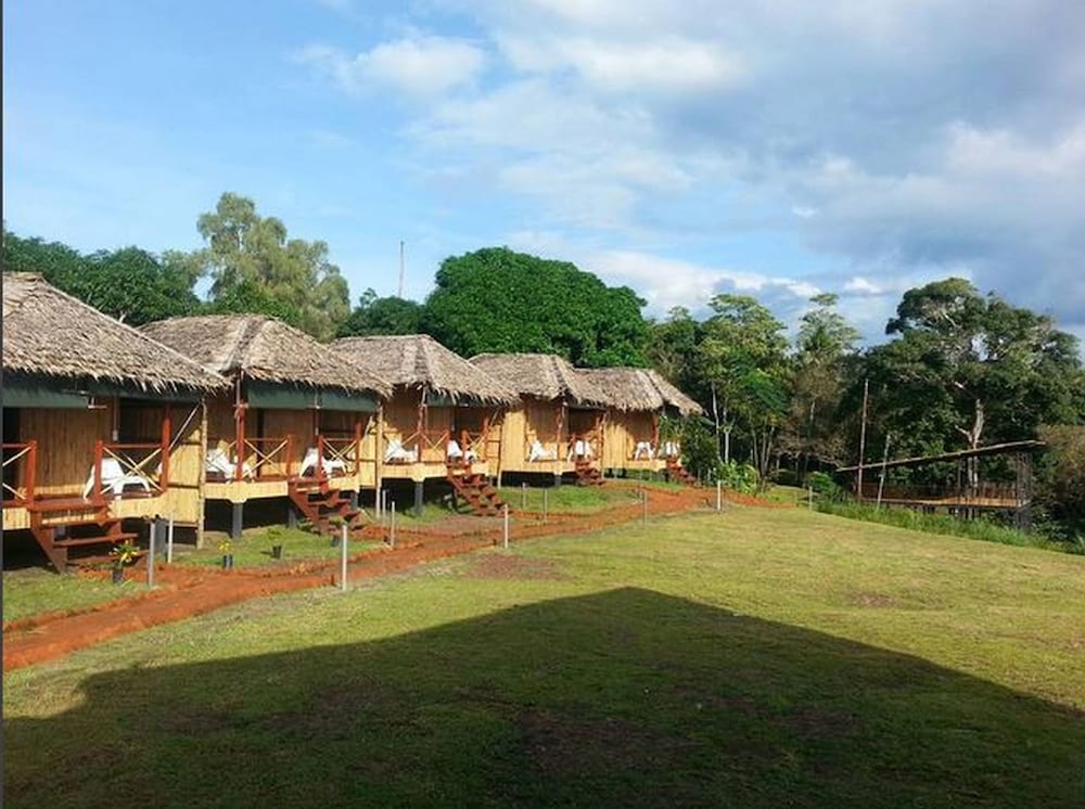 9 Huts on a Hill