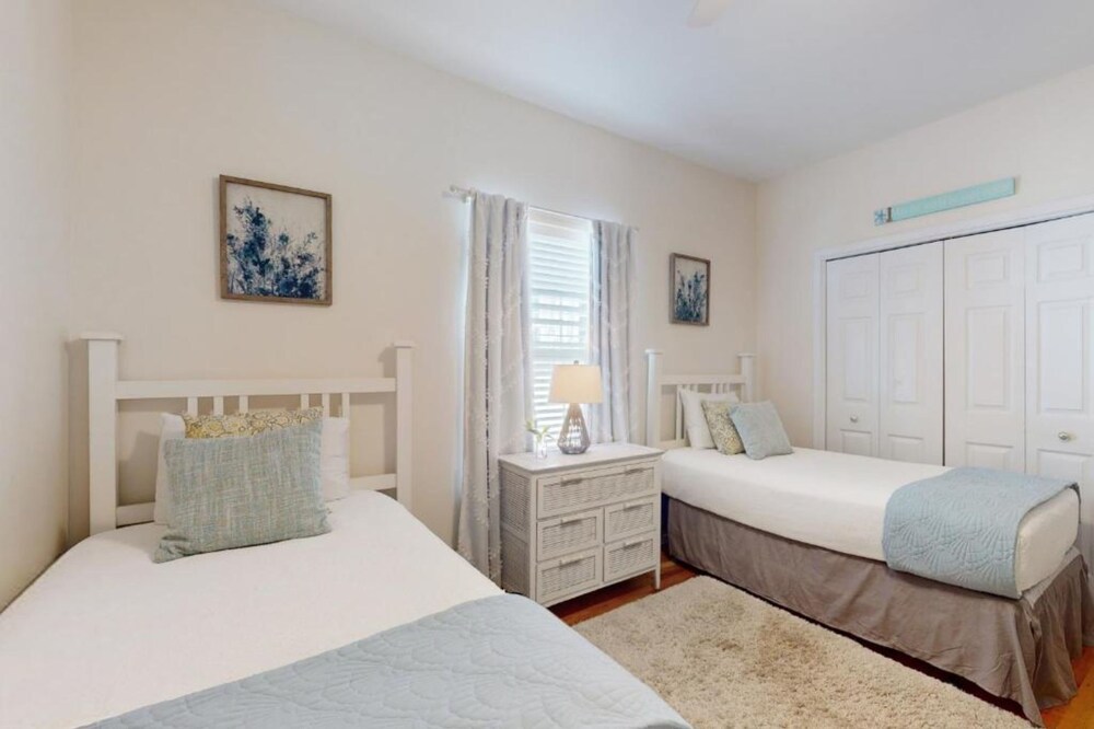 Rileys Retreat - 3BR 2BA Home With Private Pool and Gas Grill!
