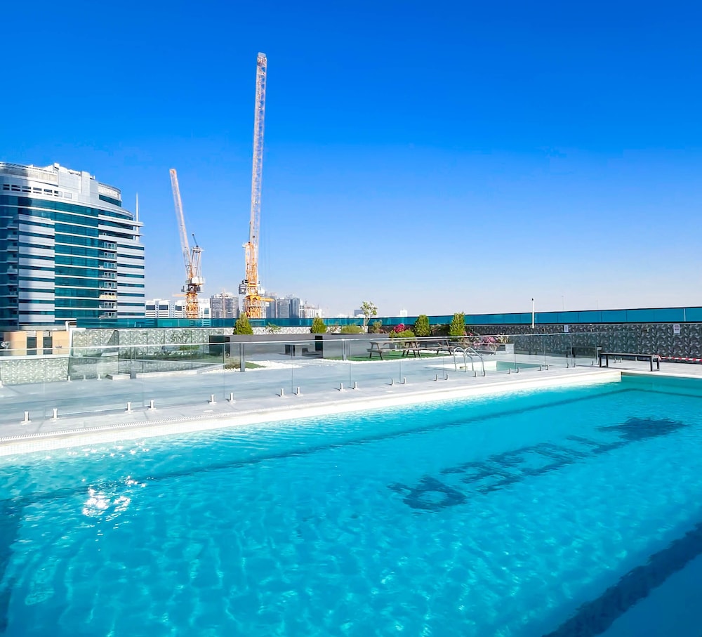 Stylish 1BR With Balcony City Views O2 Tower, JVC