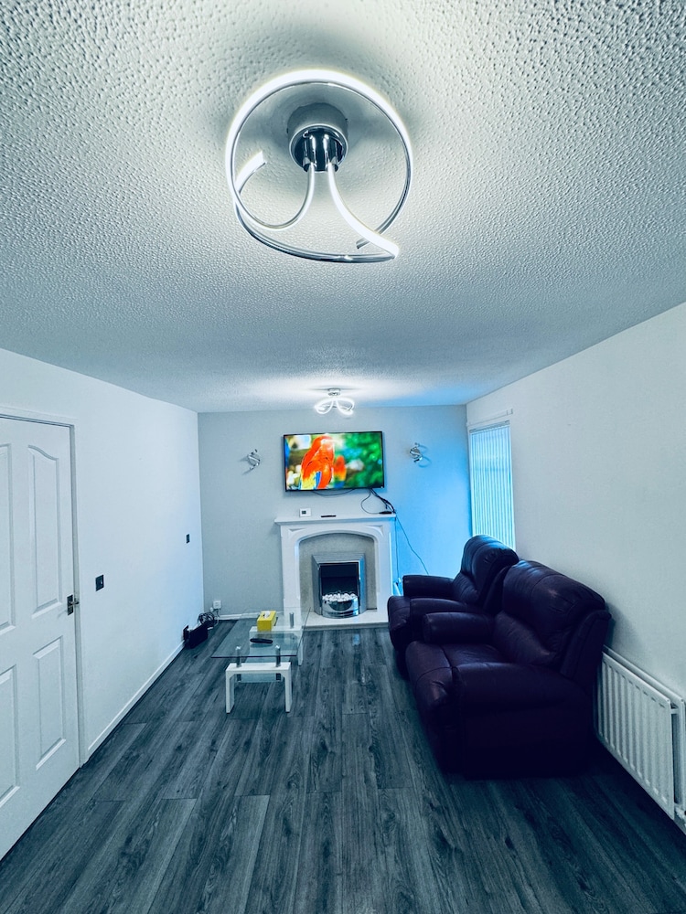 Gateshead Gem - Modern 3 Bedroom House