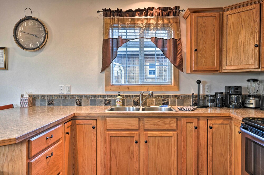 Coastal Retreat in Long Beach: Walk to Attractions view 2