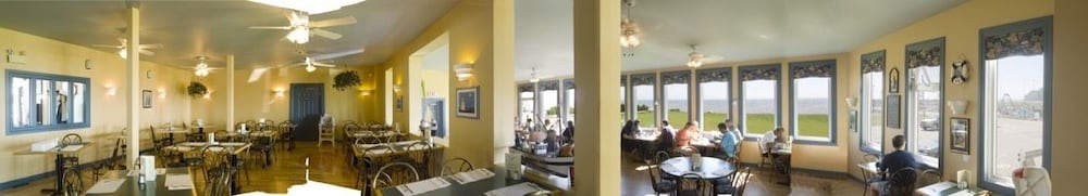 Parkland Village Inn