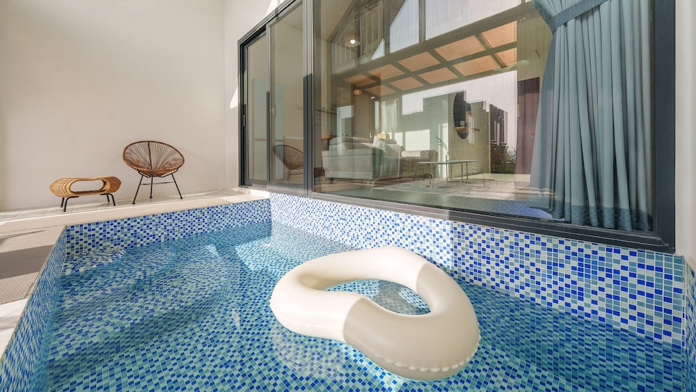 Gyeongju Rose Breeze Pool Villa Pension