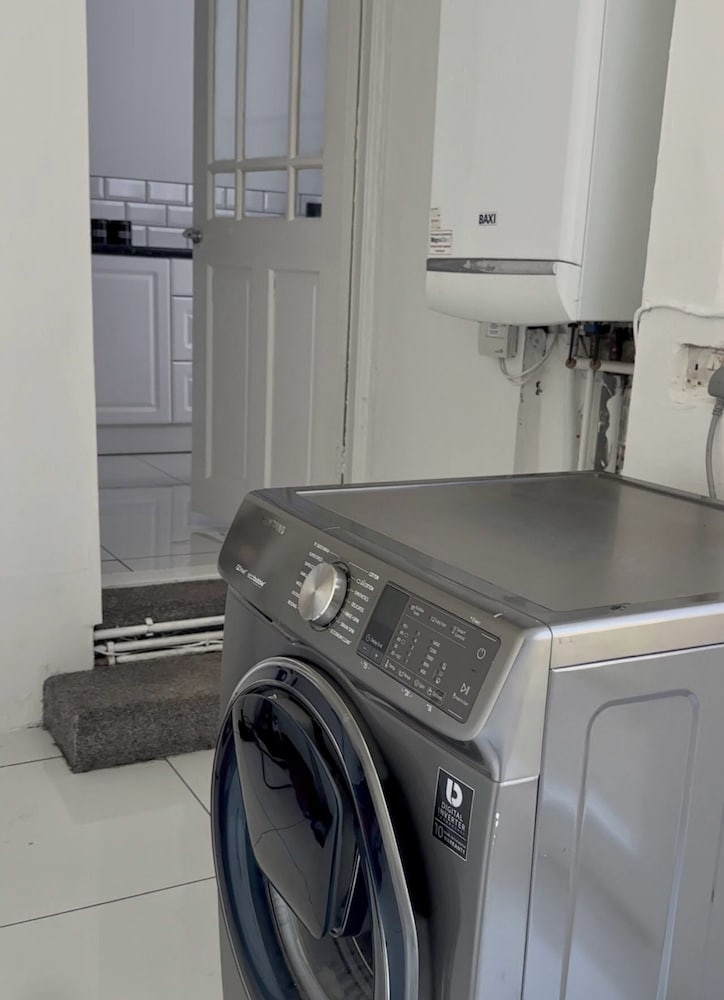 Hartlepool - House - Sleeps 5 - Parking