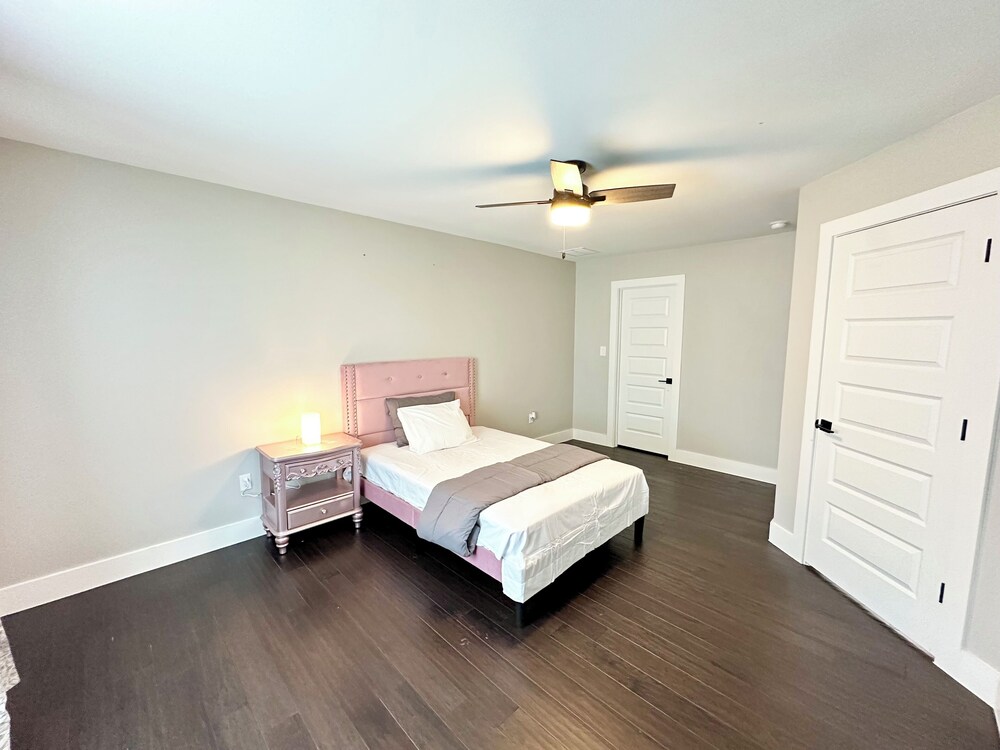 5 bedroom house near COTA AUS