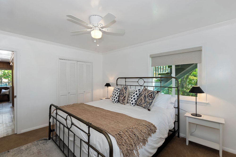 Casa Del Lago Spacious 4 Story Gated Home