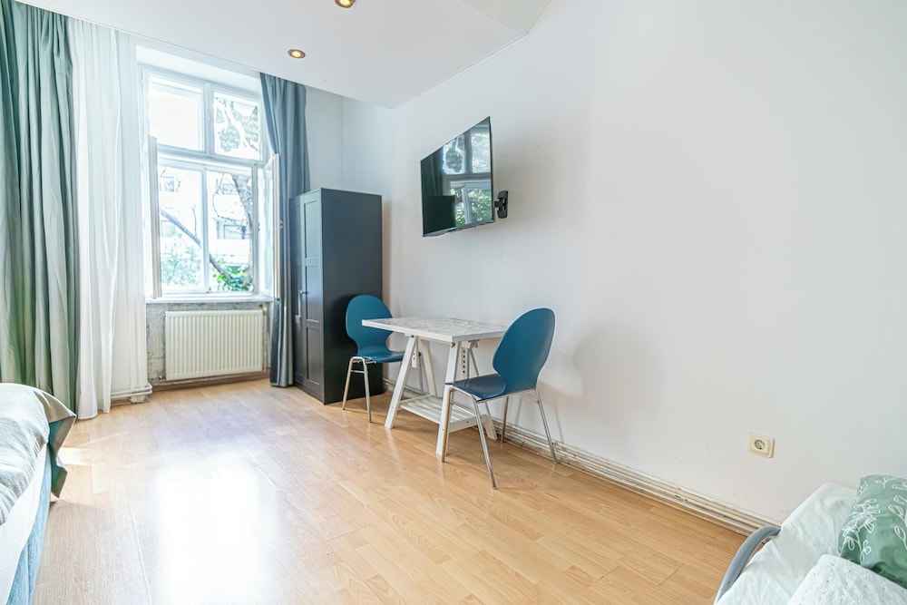 Modern 2BR Apt Longstay Sleeps 5