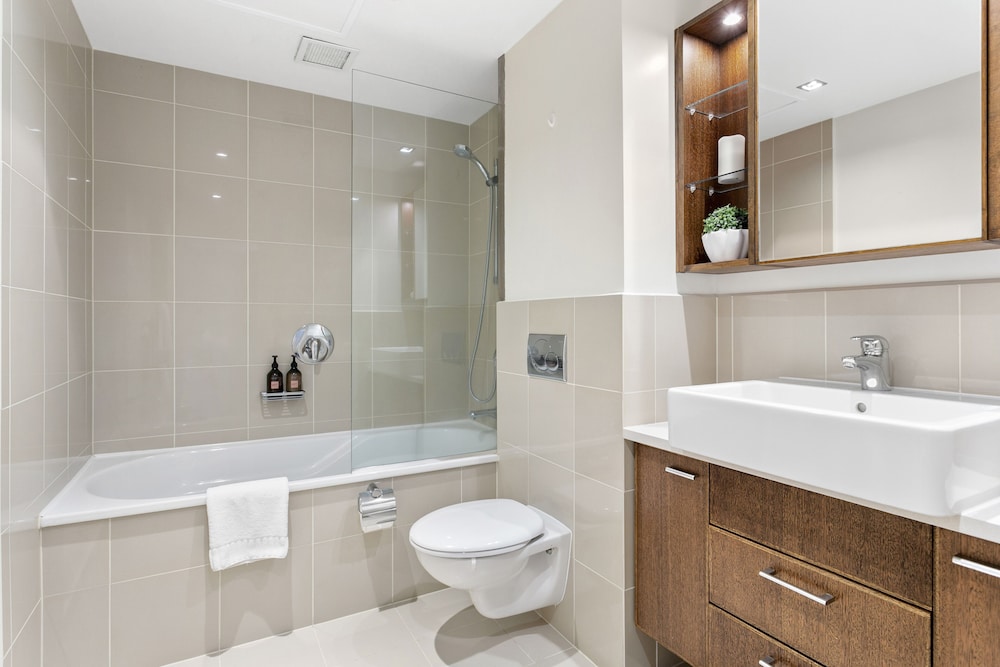 Spacious viaduct sancturary view 4