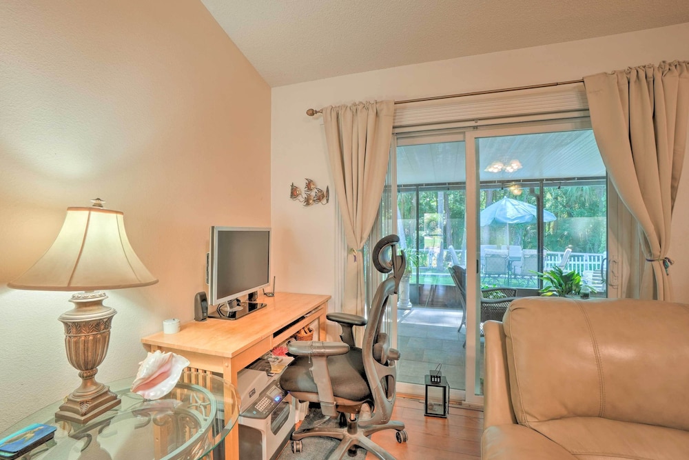 Tampa Home w/ Hot Tub ~ 15 Mi to Downtown!