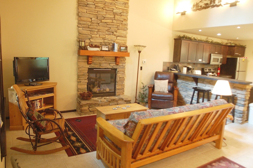 Glacier Springs Cabin 89 Cedar and Log Cabin Close to Skiing and Hiking view 5
