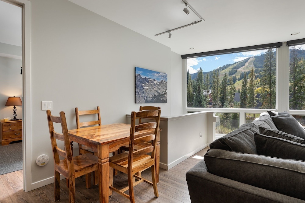Riverside Retreat 2 Bedroom Condo
