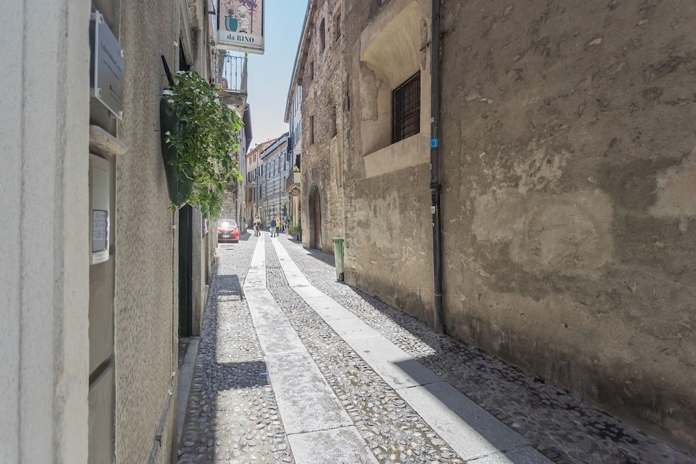 Lake Holiday Como by Rent all Como