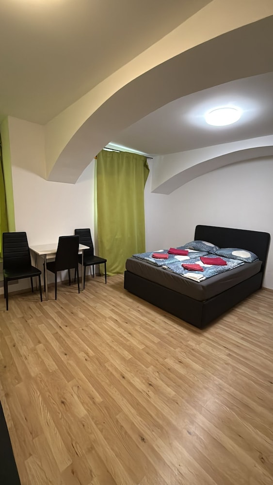 Beautiful 1BR Apartment Near Prater Park