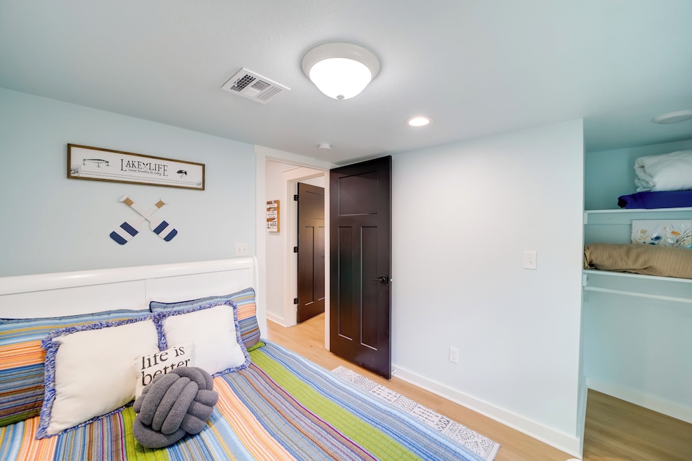 Eufaula Vacation Rental: Walk to Lakeside Beaches! view 2