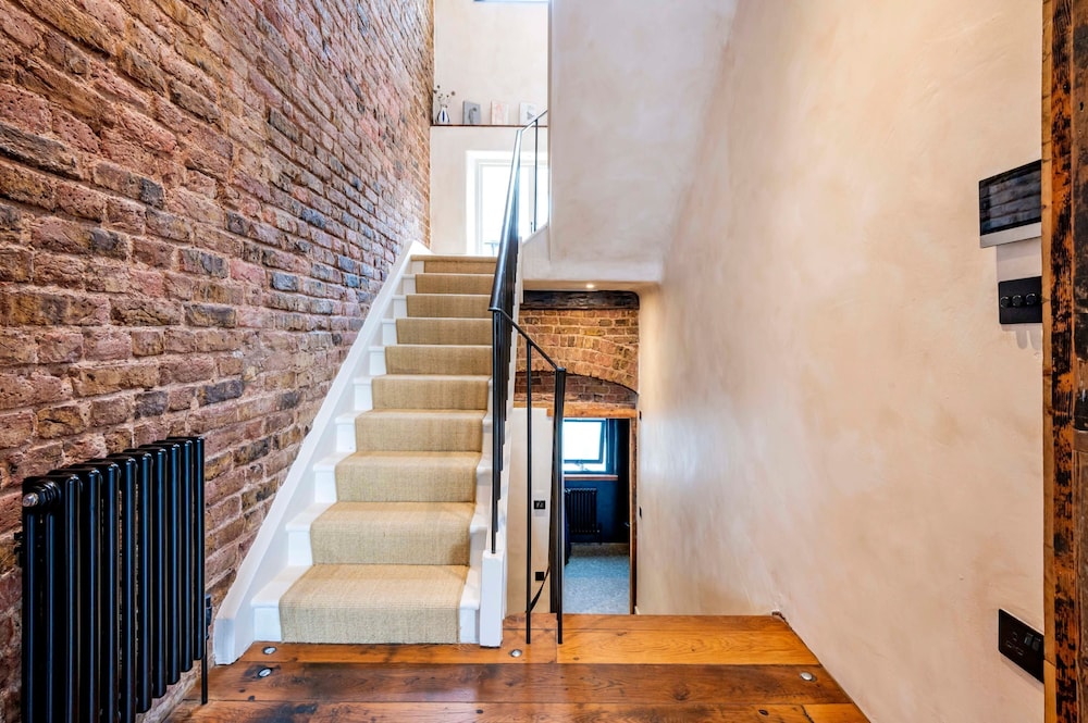 Long Term Stay- Notting Hill by Out of Office Lifestyle