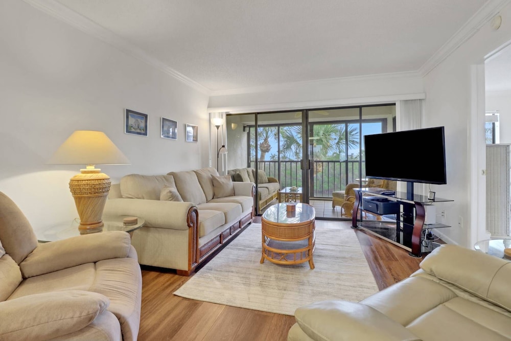21400 Bay Village Dr 204