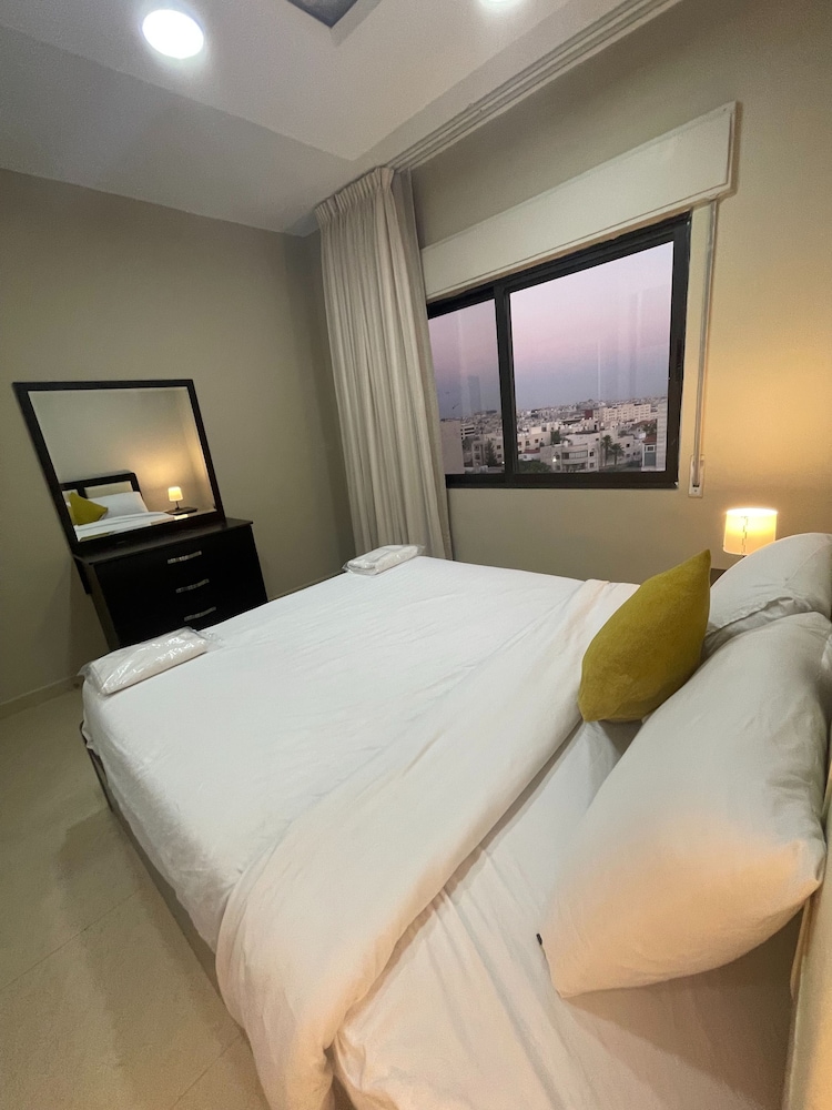 Charming Amman Apartent With City Views