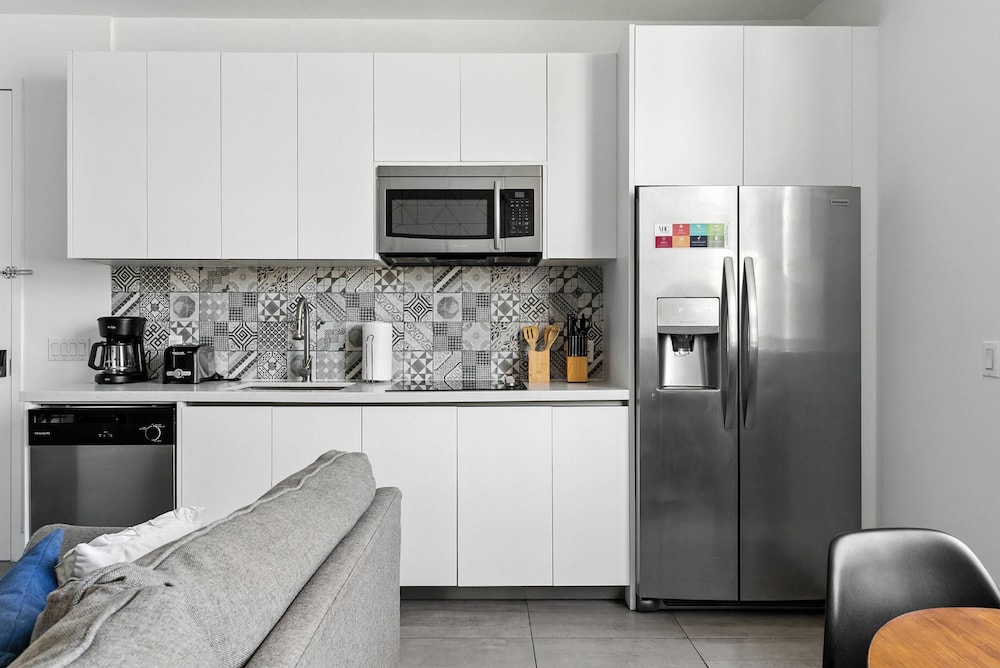 South Beach Stylish 2BR Retreat