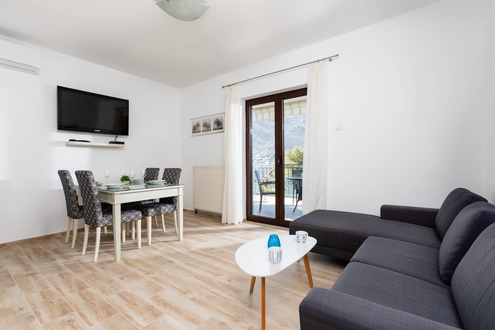 Apartments Miramar