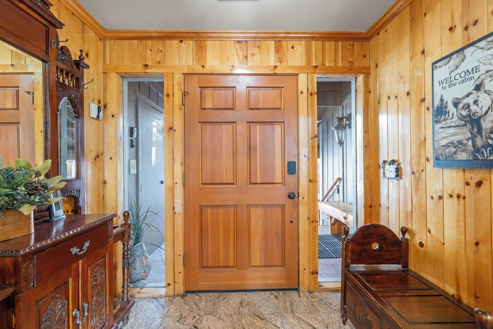Lakeview Cabin w/ Game Room & Deck Near Ski Slopes & Trails Sleeps 20 Waterview by Avantstay