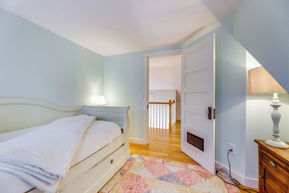 3 Mi to Dtwn: Mystic Getaway w/ Deck & Grill!