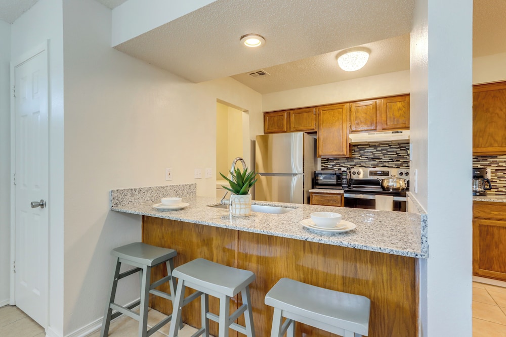 Home w/ Fenced Yard Near Dtwn Rogers!