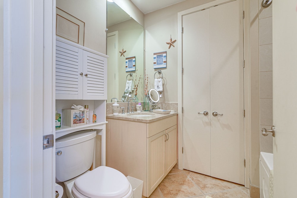 Beachfront Galveston Getaway w/ Gulf Views!