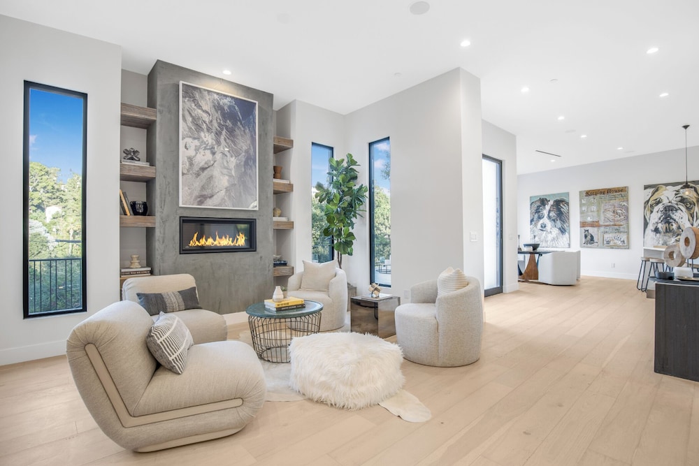 Belden Modern Villa - Iconic Hollywood Hills Retreat