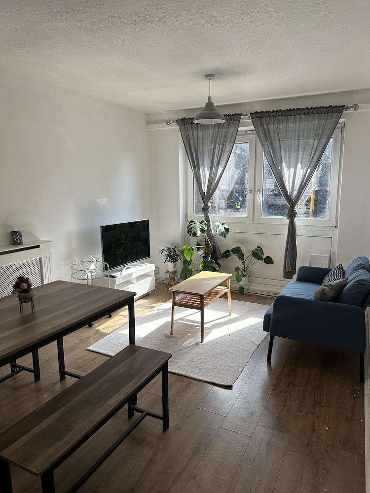 Fab Excel London Flat, Warm Cosy Liz Line