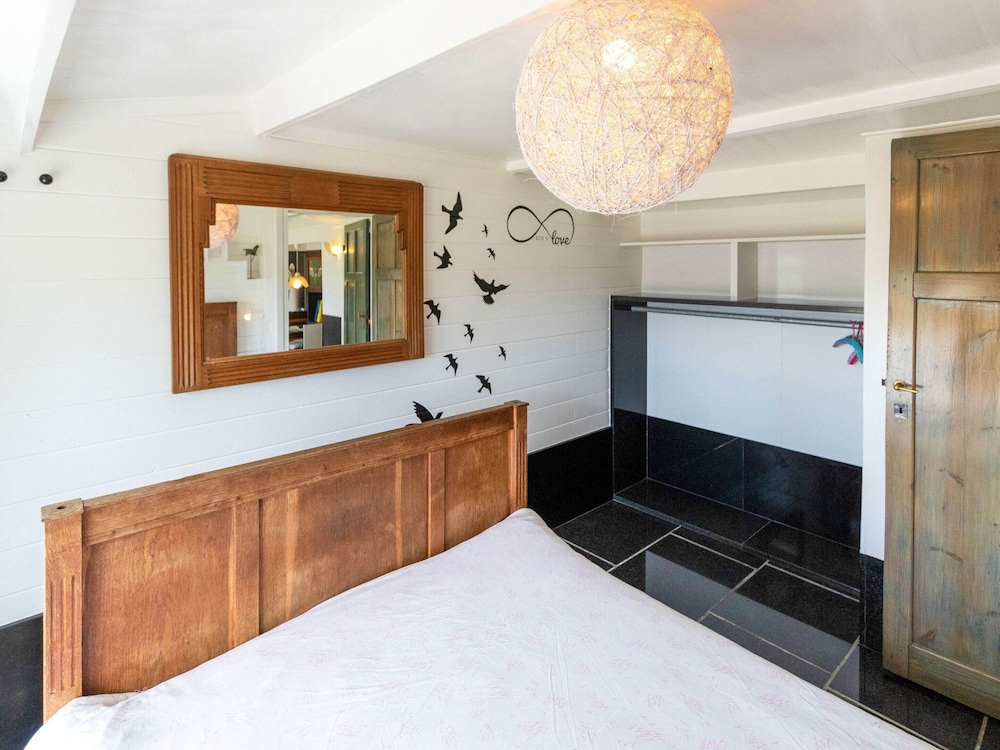 Inviting Chalet in Westouter With Garden view 4