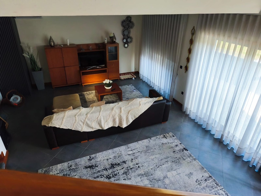 Esposende Charming Villa With Garden
