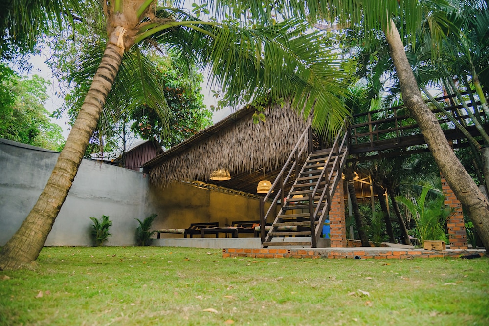 River Nest Hostel