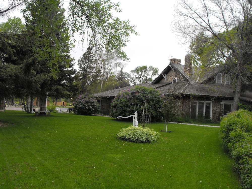 Cobblestone Manor B&B